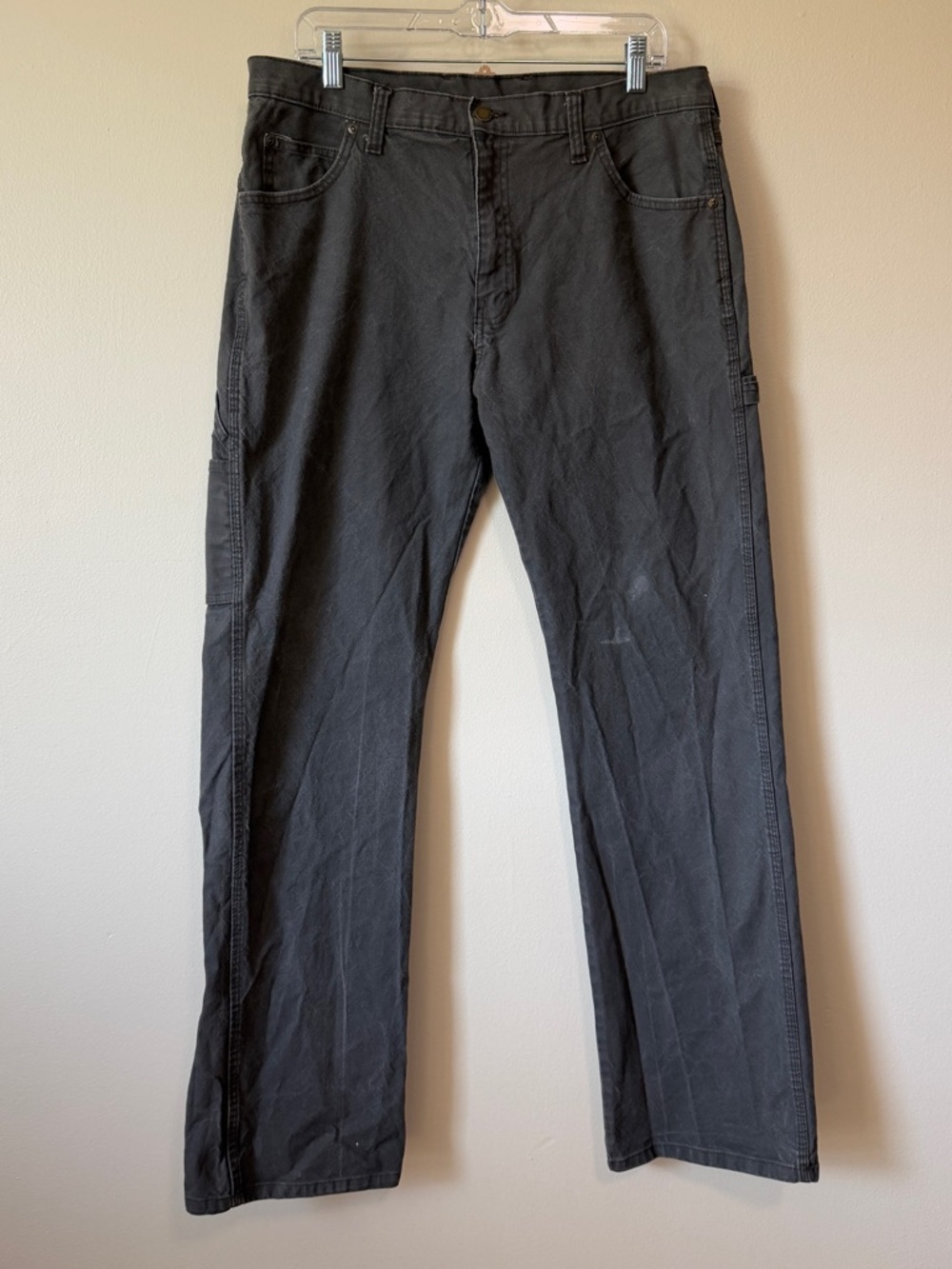 Dickies classic straight carpenter pant with back pockets and loop size 34x34